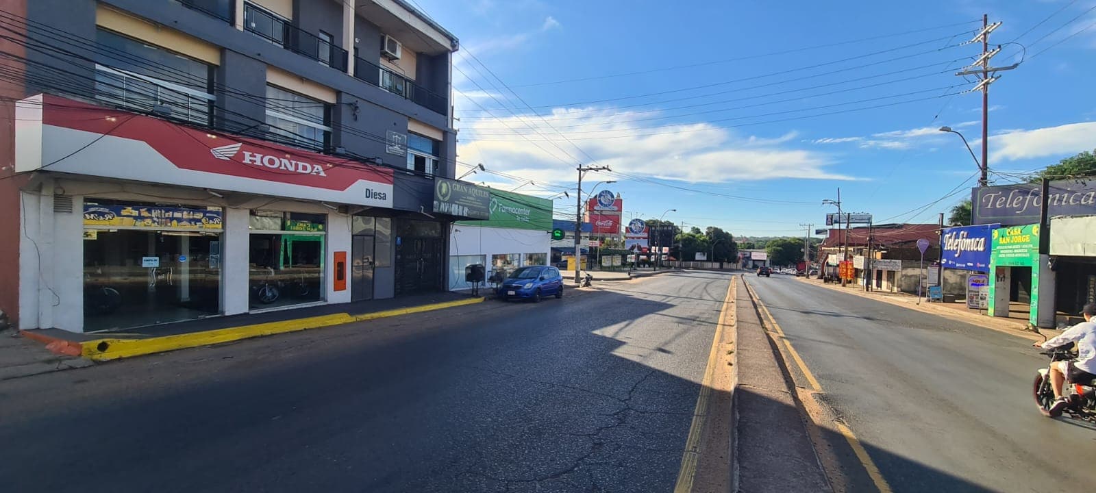 Amplio local comercial, foto 1