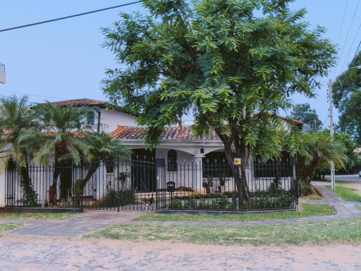 Alquilo hermosa propiedad para residencia u oficina en bo. Mburucuya