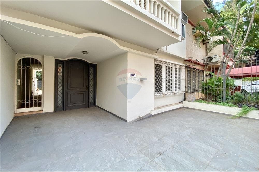 Vendo duplex en Las Mercedes zona colegio inter