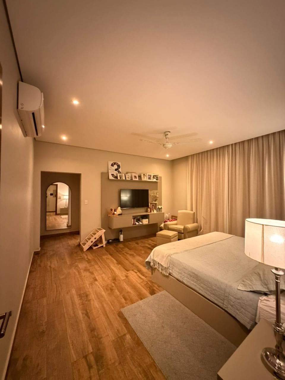 4300 usd - hermosa residencia de 4 dorm. En barrio mburucuya (zona cpj) — foto 4