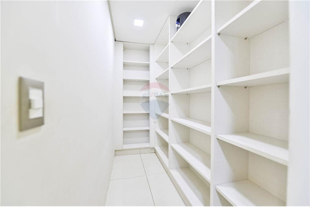 Imponente residencia de 4 dormitorios en suite, foto 5
