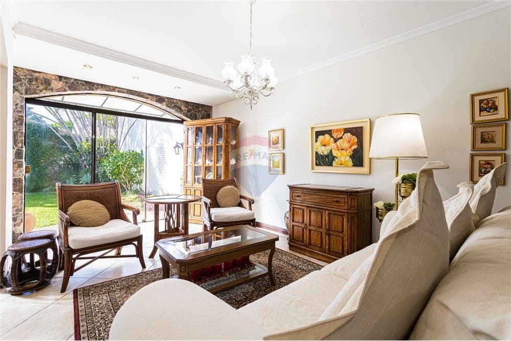 Casa en Venta en el Prestigioso Barrio Carmelitas, foto 4