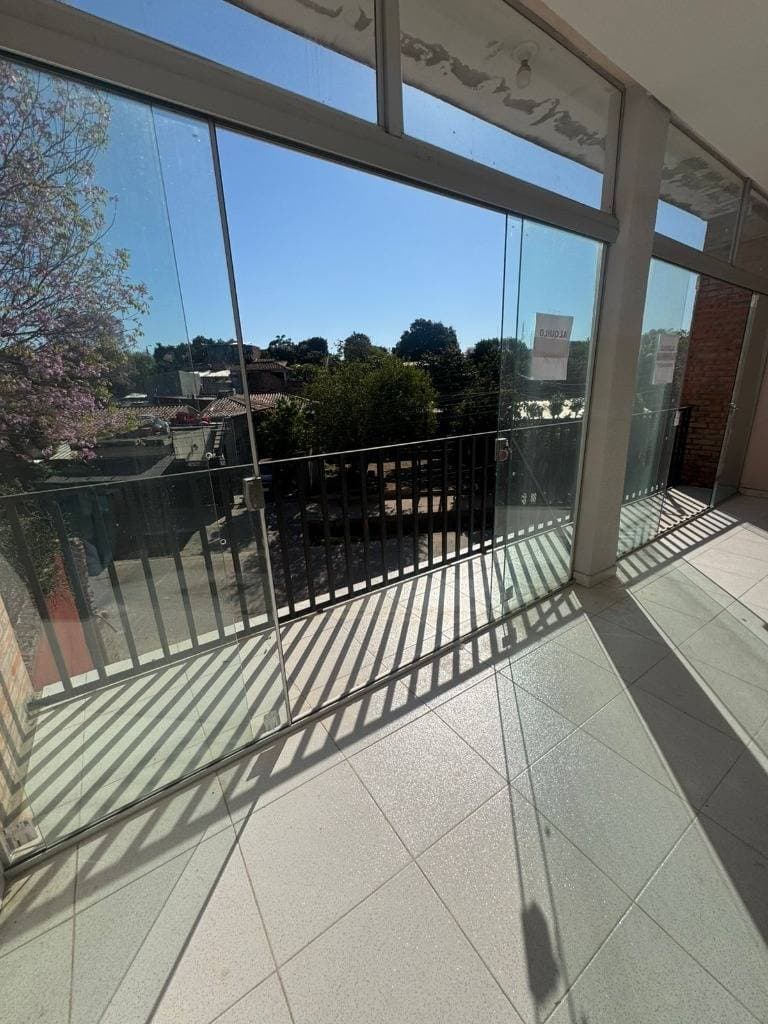 Amplio Salón Comercial en Alquiler – Fernando de la Mora, foto 5