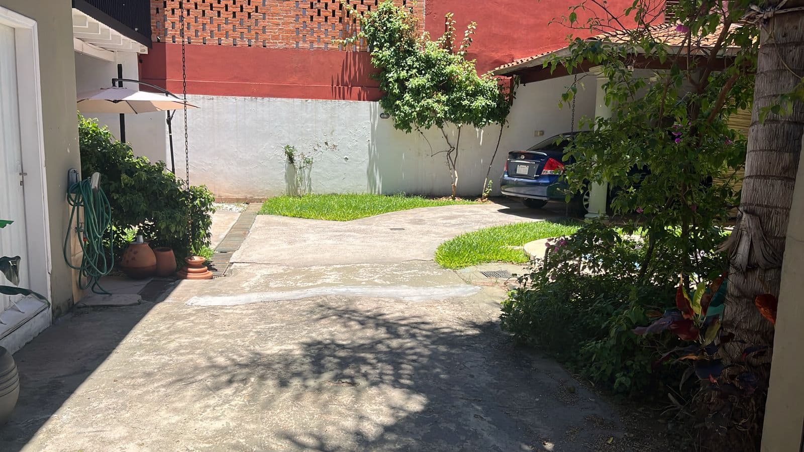 Amplia Casa Con Buen Estacionamiento . Ideal Para Local Comercial — foto 2