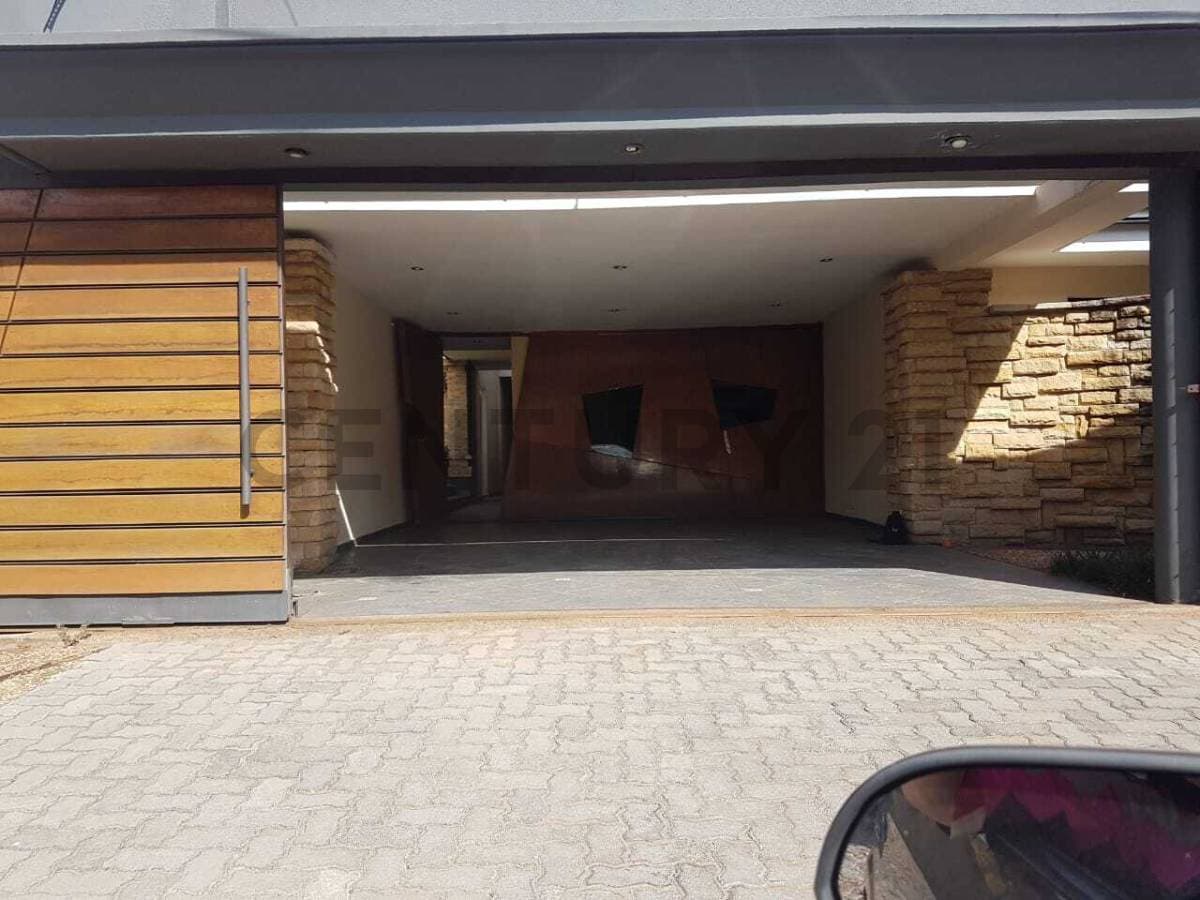 Casa en barrio los laureles — foto 2