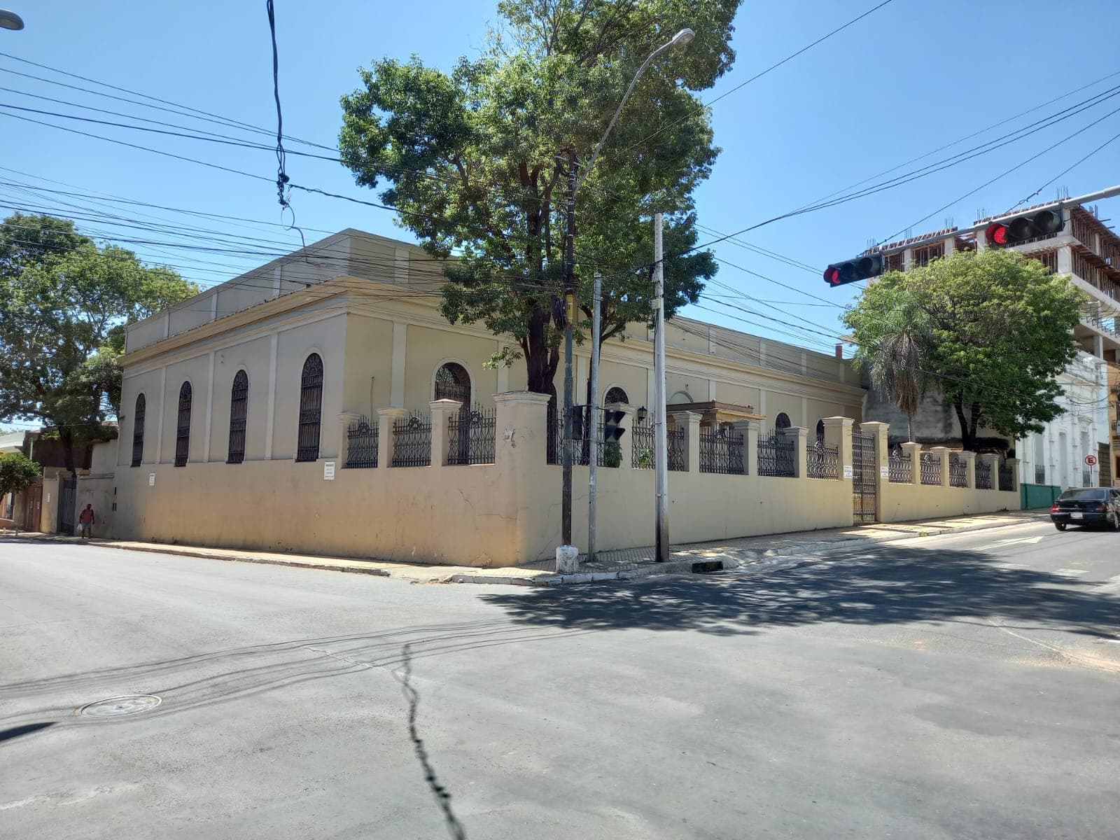 Hermosa Casa En Esquina , Ubicada Sobre La Avda Mcal Lopez Y Eeuu, foto 2