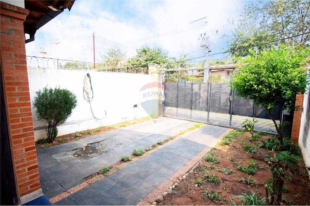 Hermoso chalet en Lambaré b° puerto pabla — foto 2