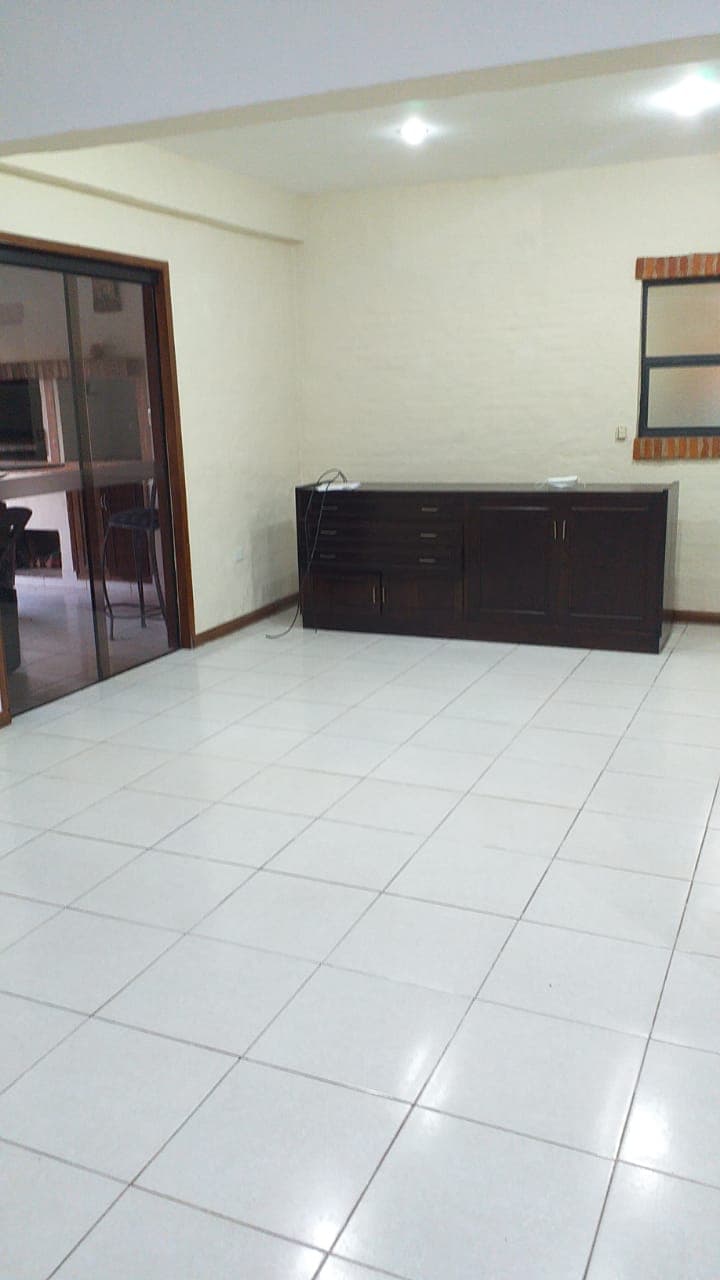 Casa en Esquina en Barrio Mburucuya. Zona Primer Presidente, foto 4