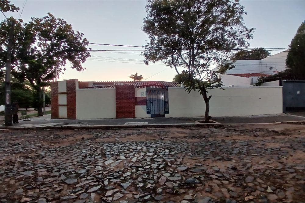 Alquilo Amplia Casa para Empresa en Las Lomas