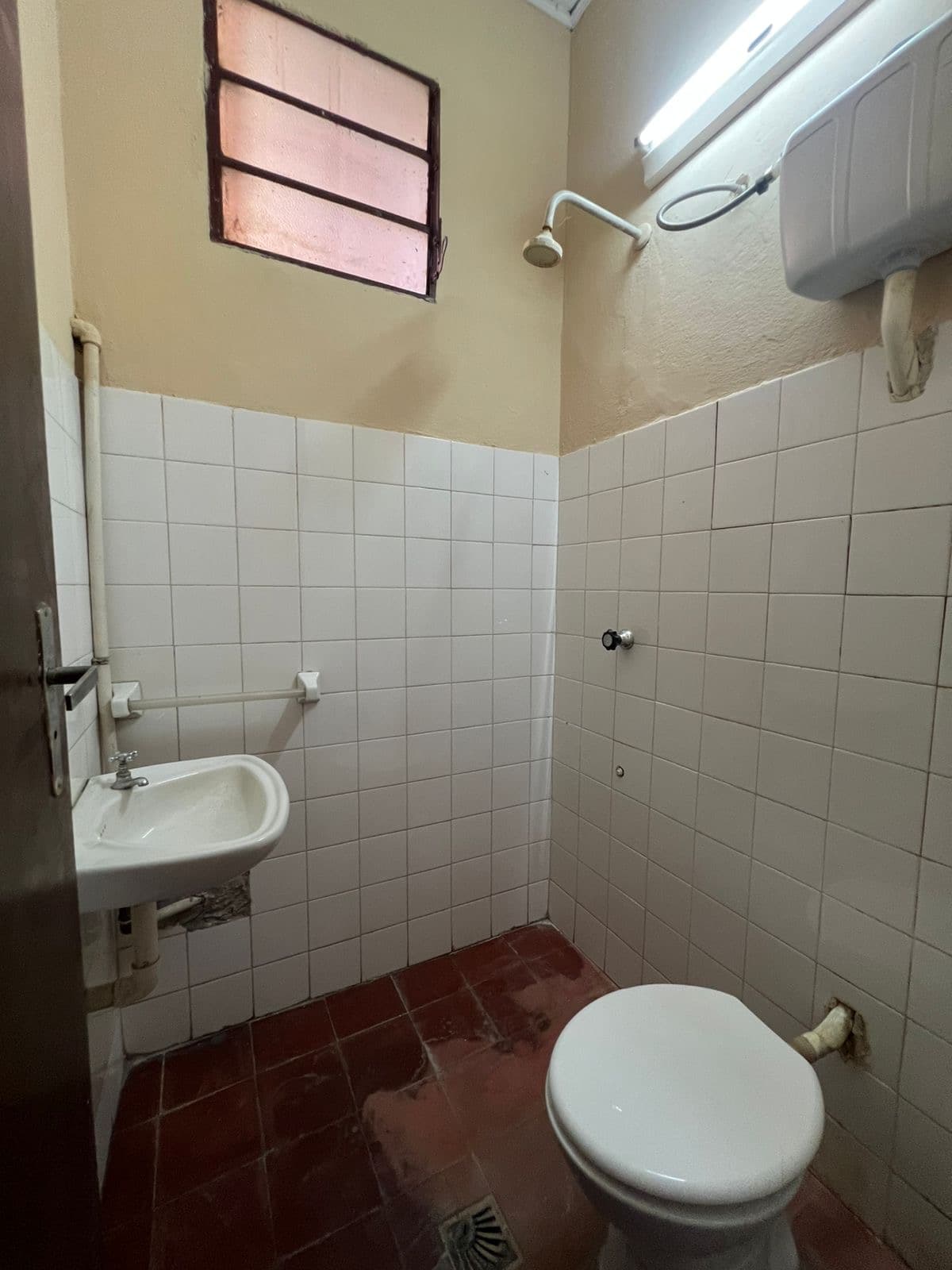 En alquiler - amplia casa para oficina - barrio la encarnacion, foto 4