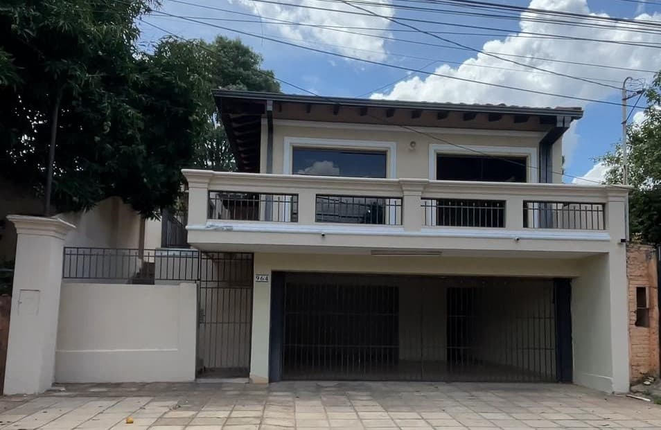 Vendo hermosa casa en barrio hipodromo