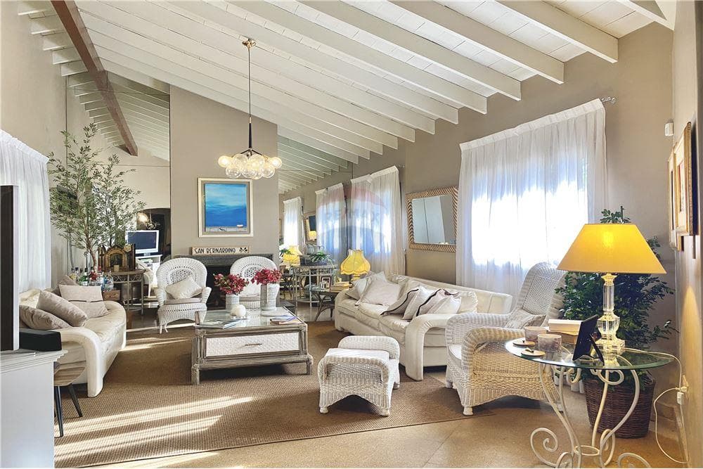 Impresionante casa en venta en San Bernardino Amoblada