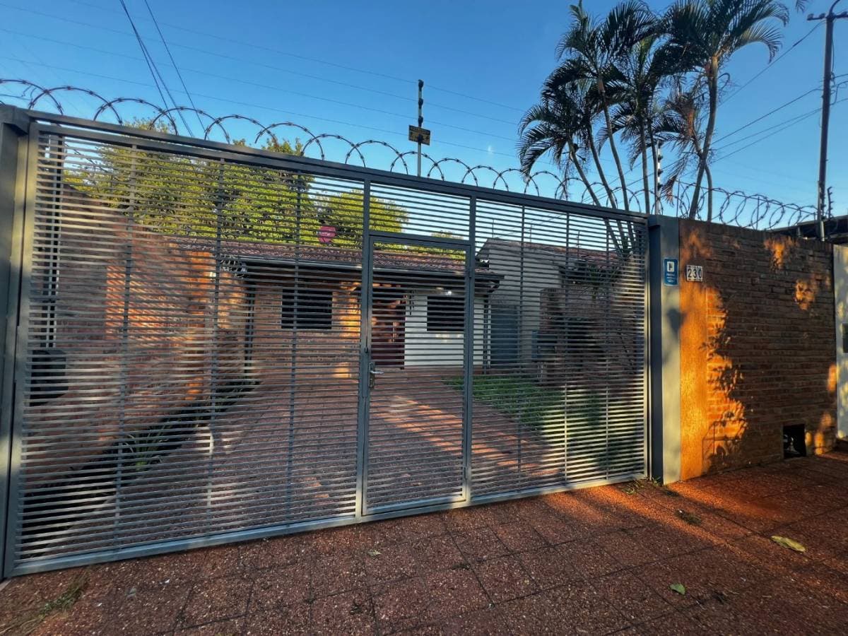 Alquilo casa en lambare