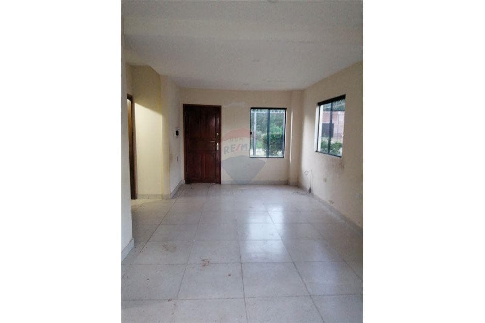 En venta residencia de 2 plantas en Lambaré, foto 4