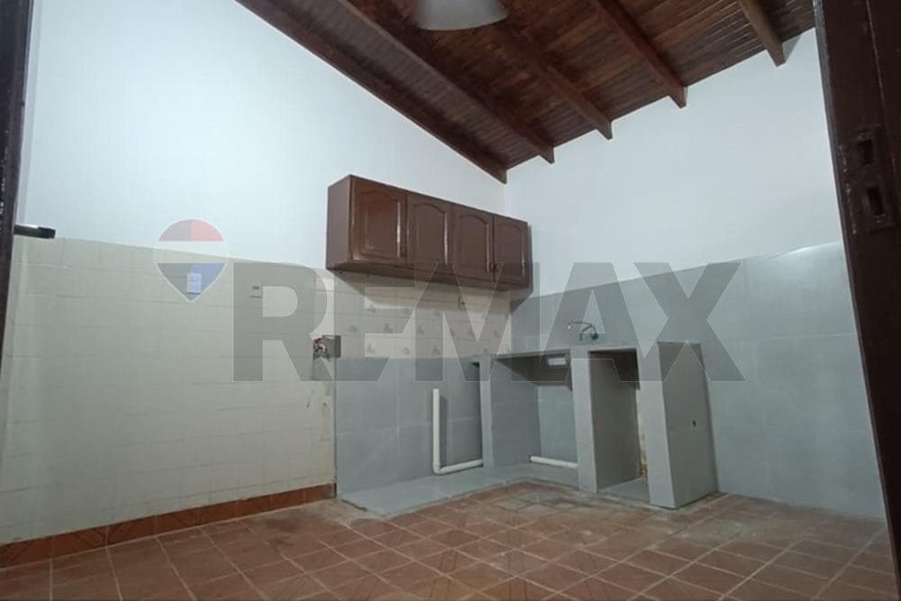 Casa - Alquiler - Luque, Central, Paraguay, foto 2