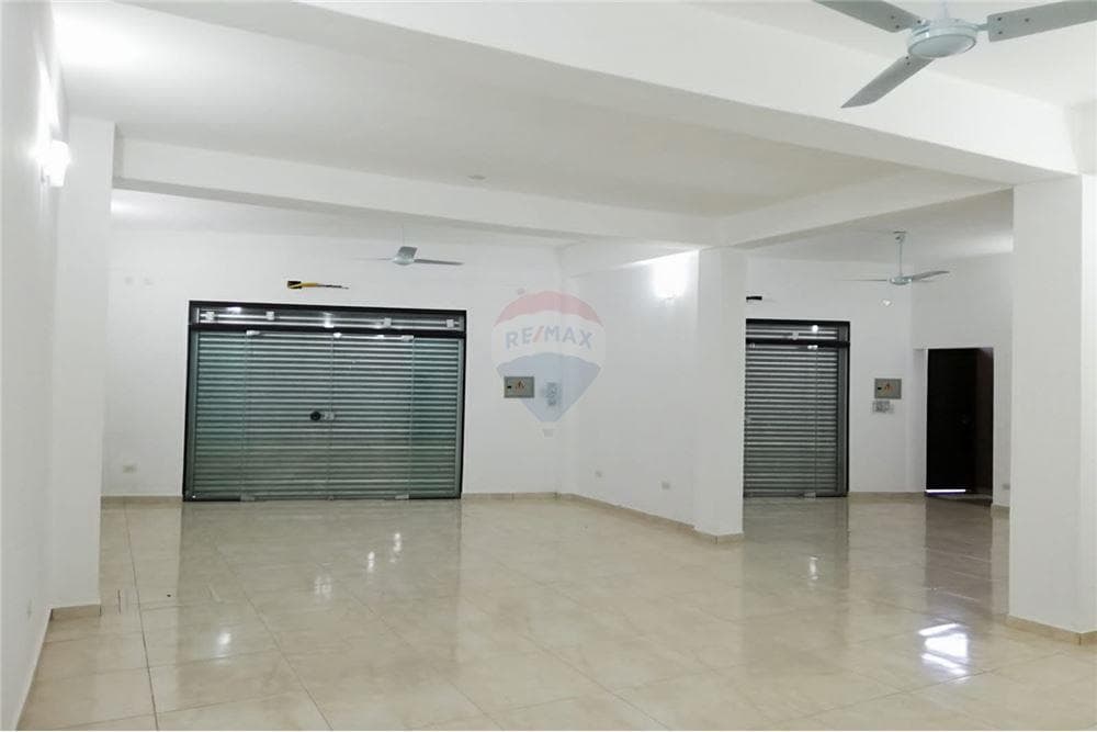 2 salones sobre avda. Fdo. De la mora, foto 2