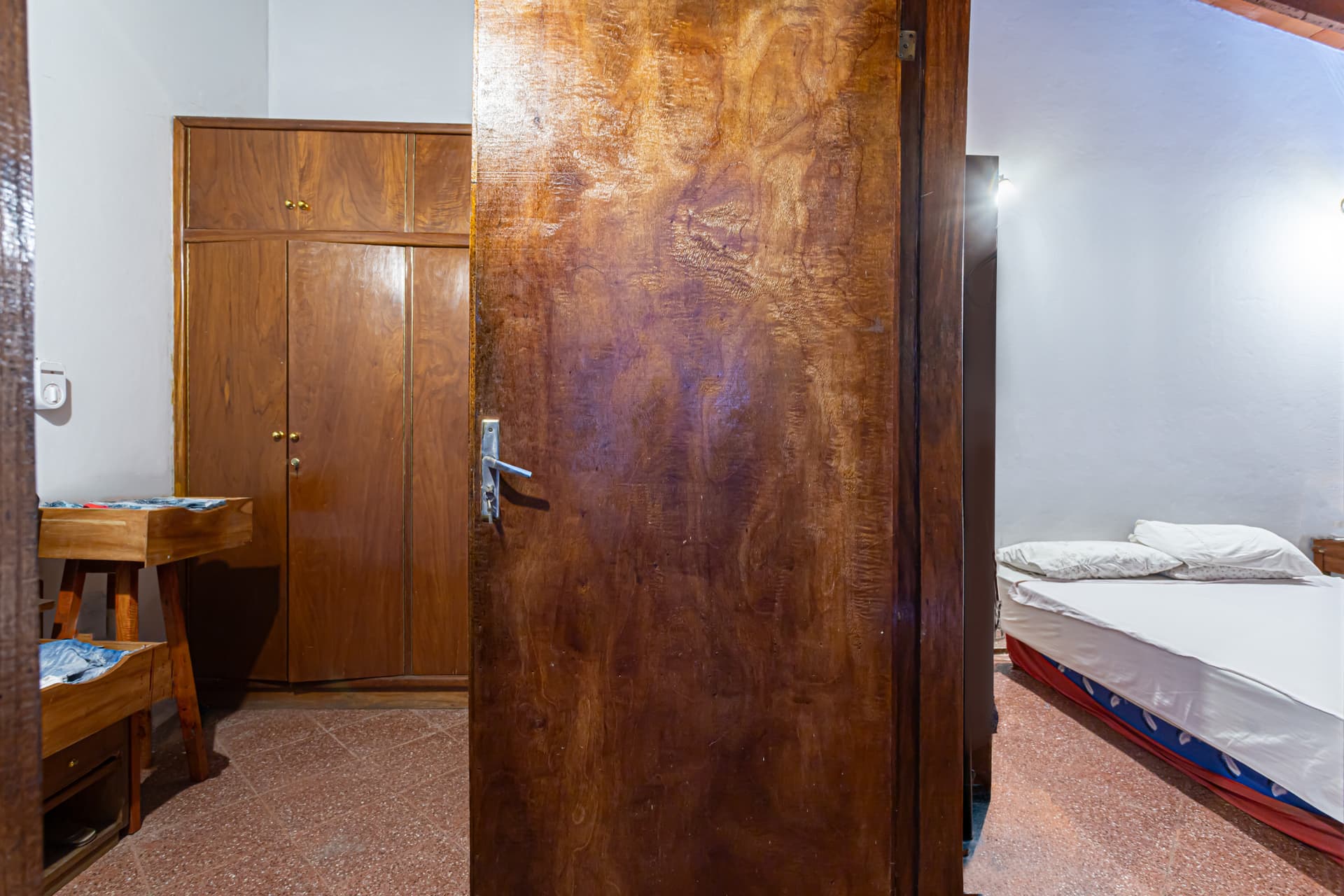 En venta amplia casa en lambare, foto 4
