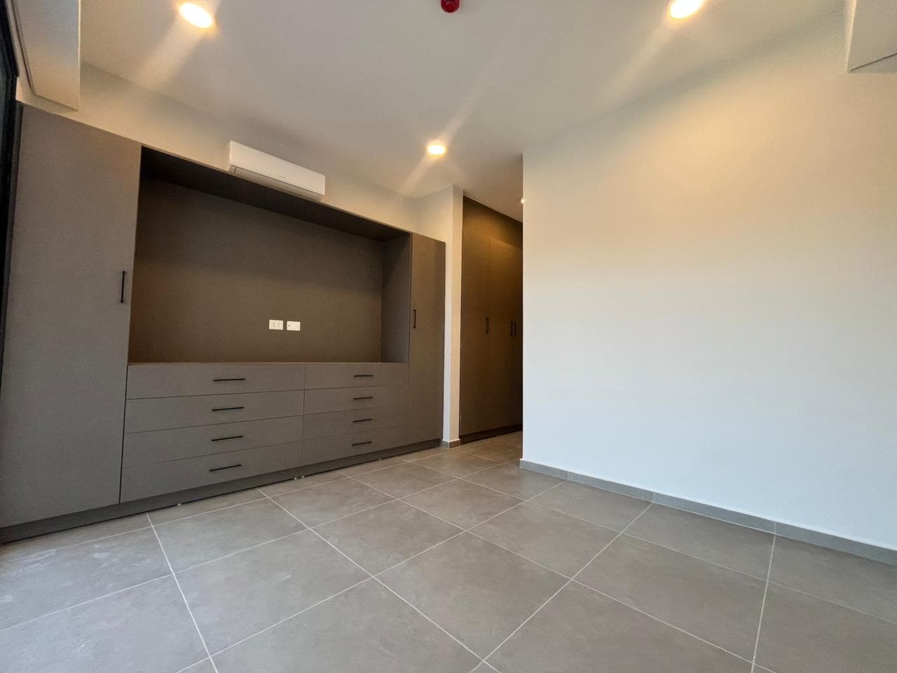Departamento en pozo zona corporativa - ycua sati, foto 1