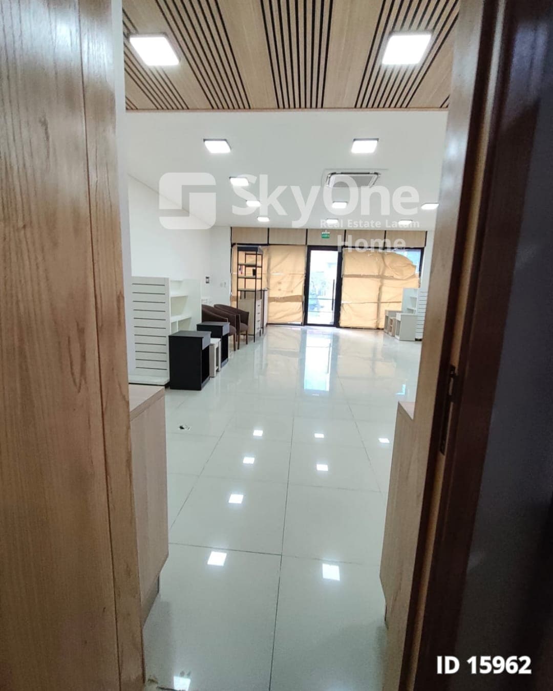 Salón Comercial sobre Av. Artigas | 129 m² | En Alquiler, foto 2