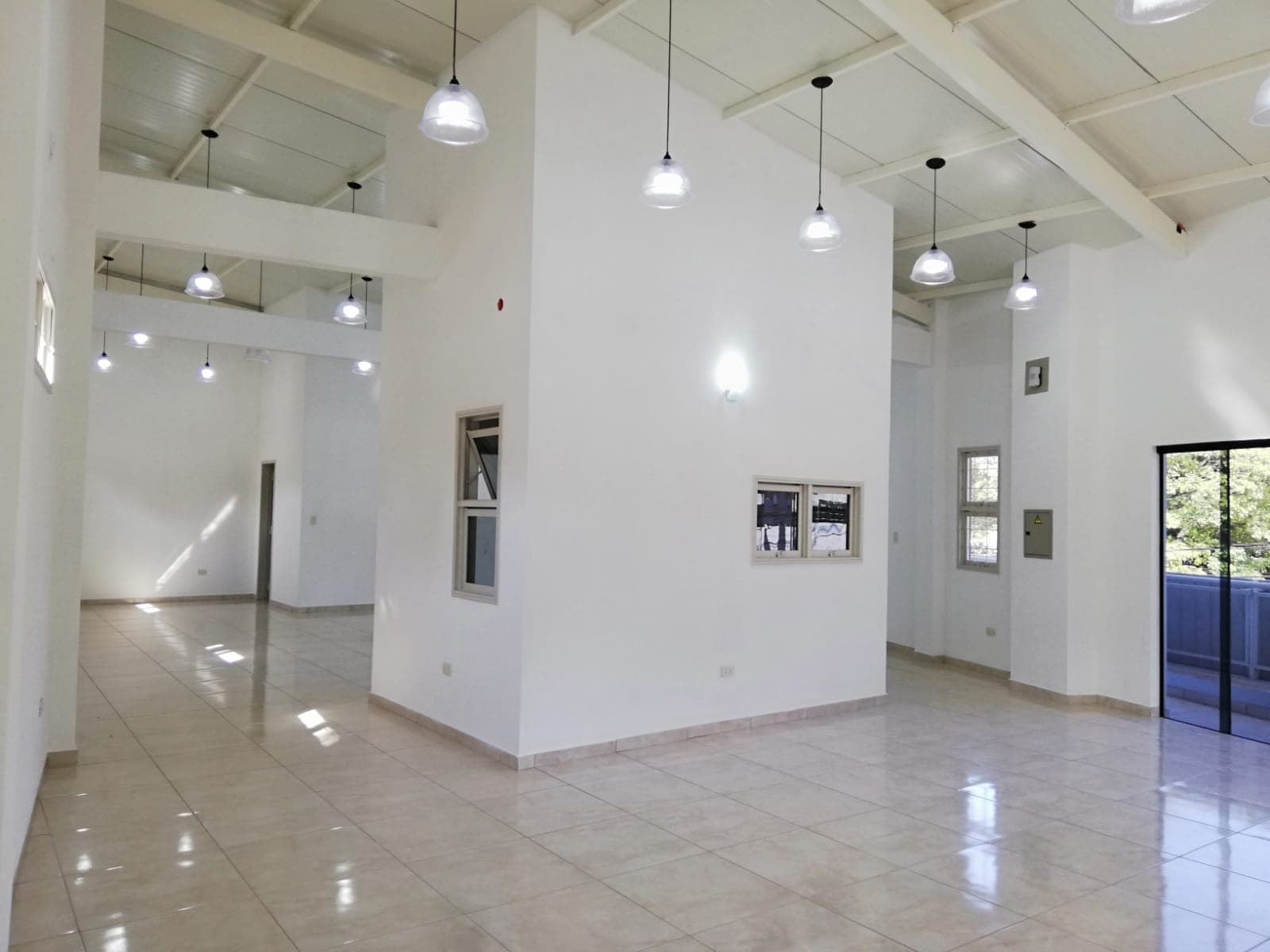Amplio salón p/ oficinas sobre avda. Fdo. De la mora en Asunción, foto 3