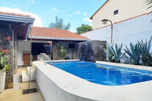 casa de 4 habitaciones con piscina en Villa Elisa centro, foto 3
