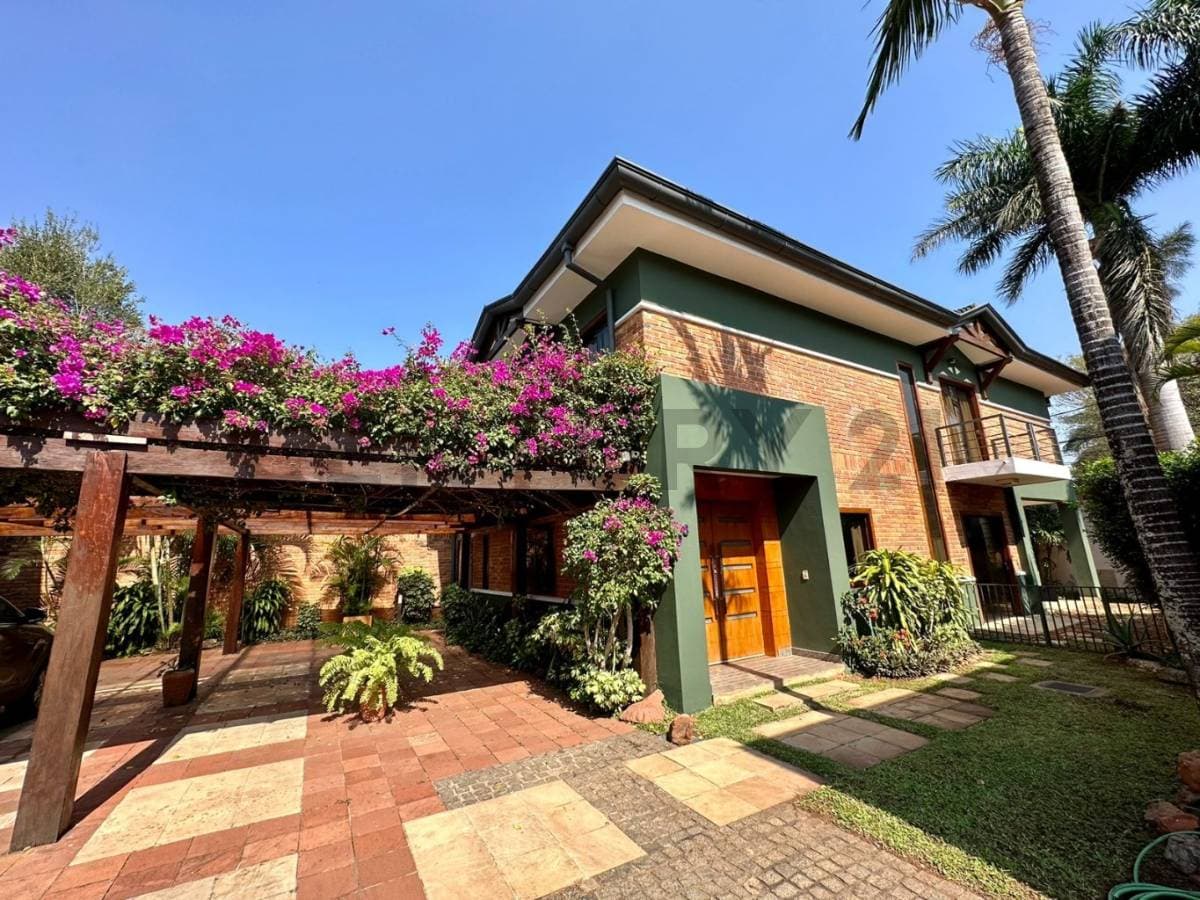 Vendo casa en barrio cerrado las flores