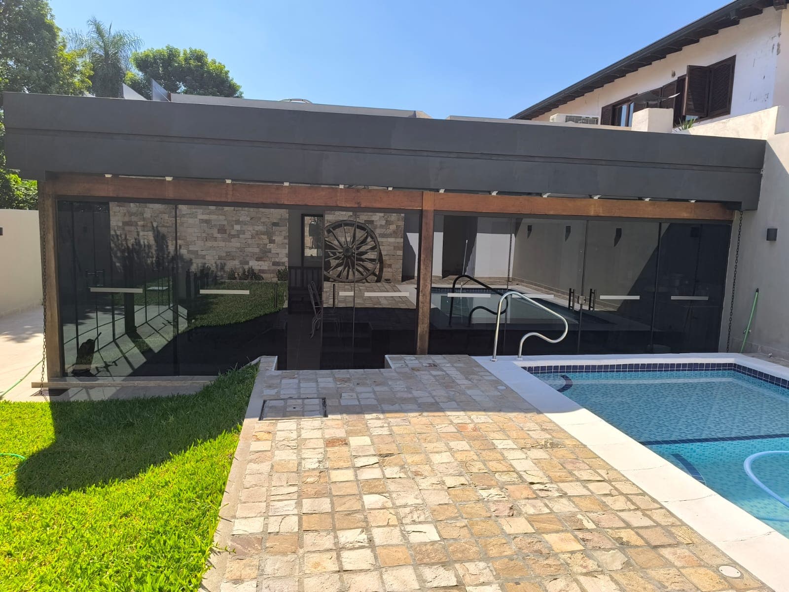 Hermosa residencia bo. Mcal. Estigarribia