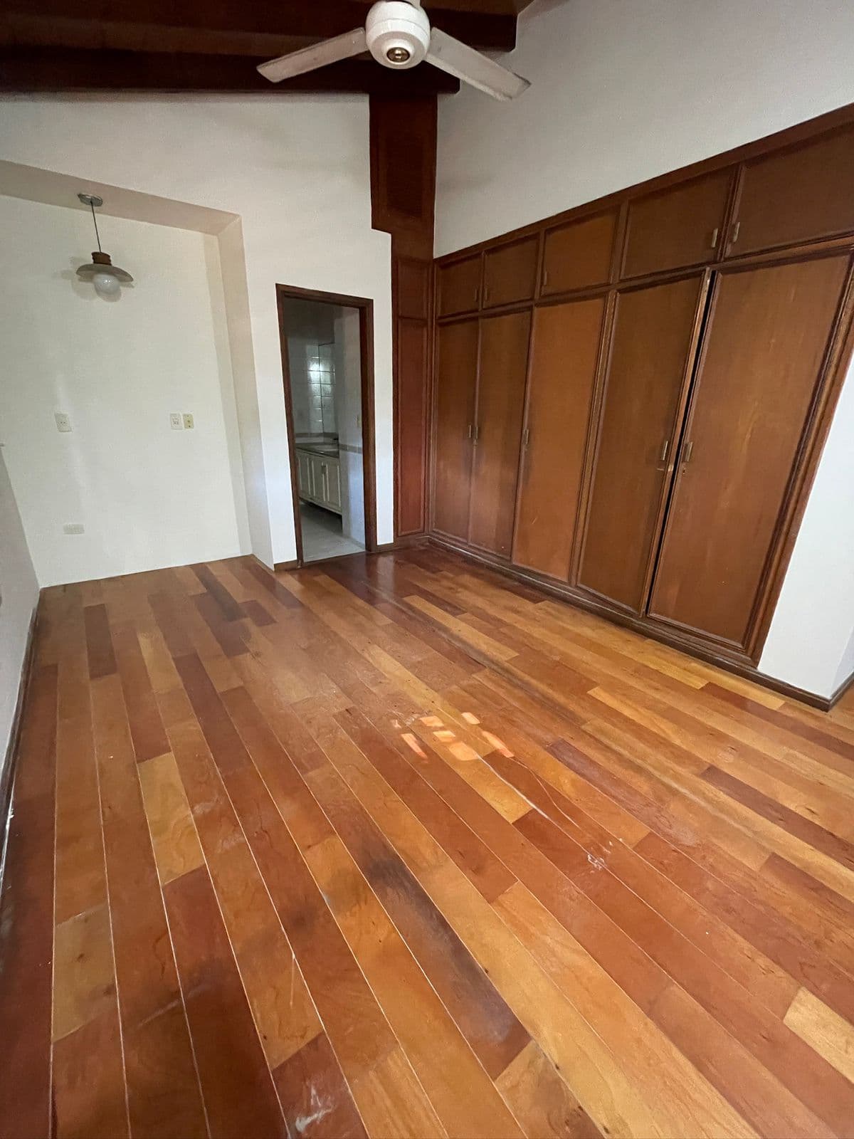 Residencia de 4 Habitaciones sobre Avda., Zona Municipalidad de Asunción — foto 4