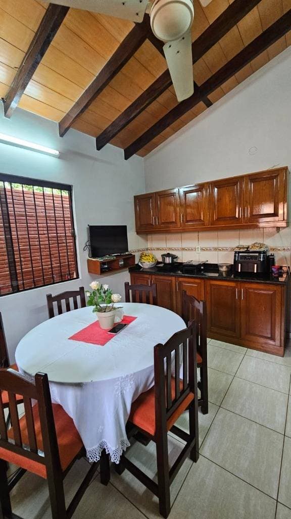 Casa en Luque, barrio primavera, foto 4