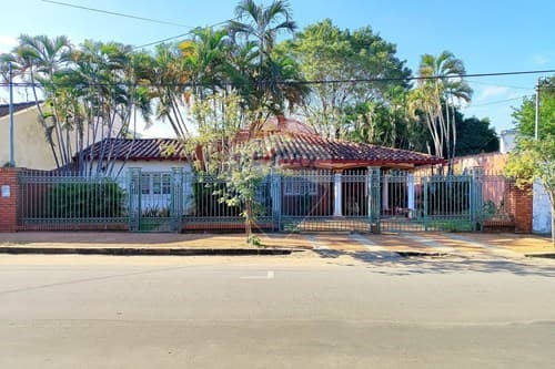 Vendo terreno con construccion en Recoleta
