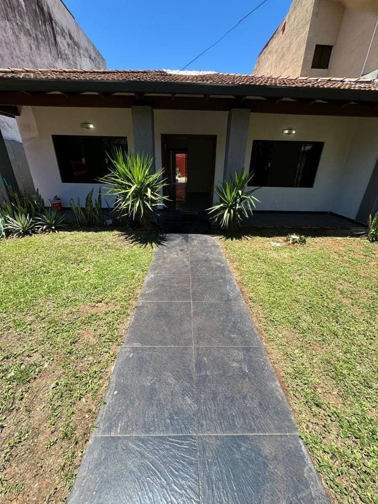 Alquilo casa - barrio mburukuja