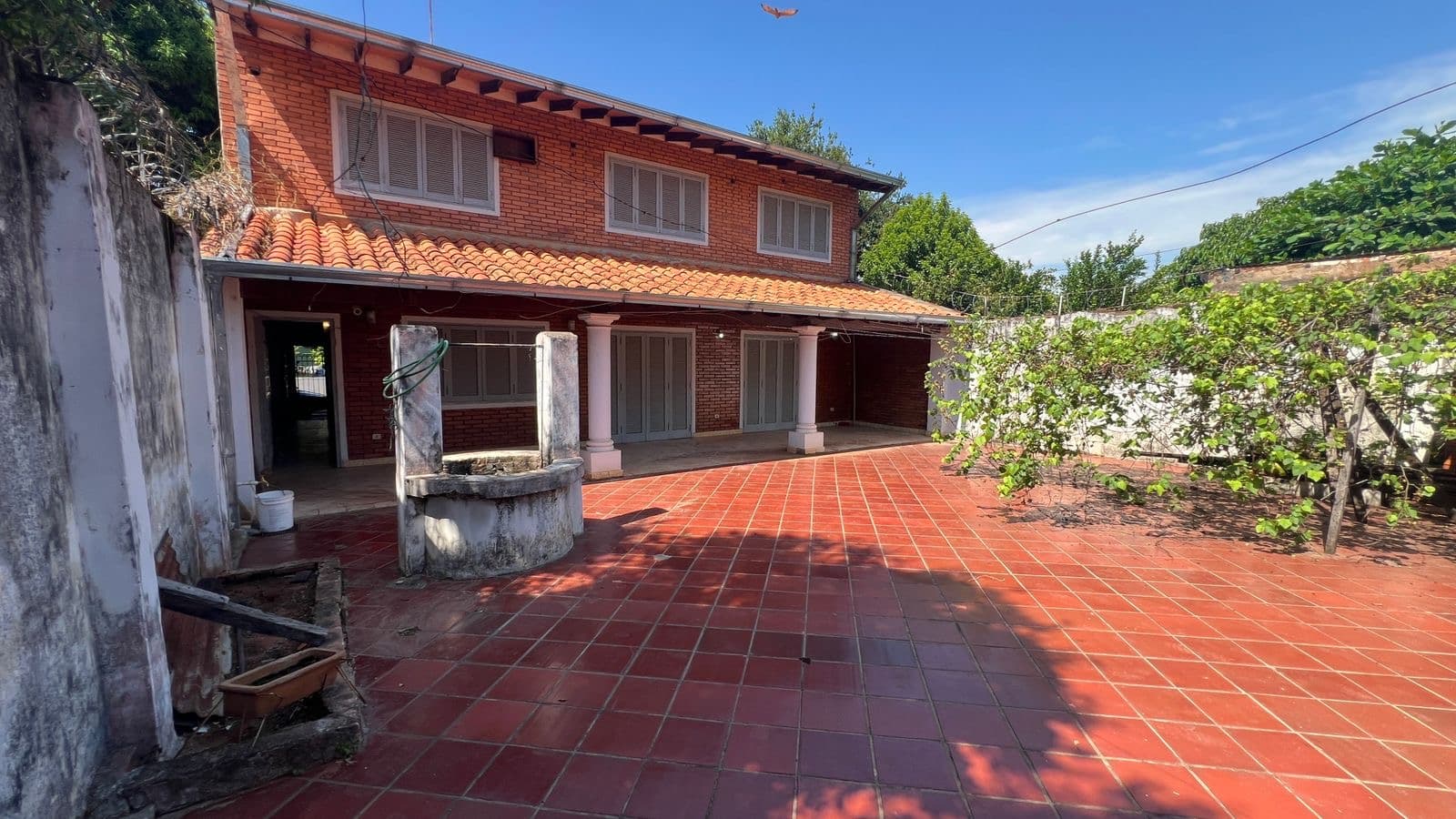 Amplia casa en venta en Lambaré, foto 2