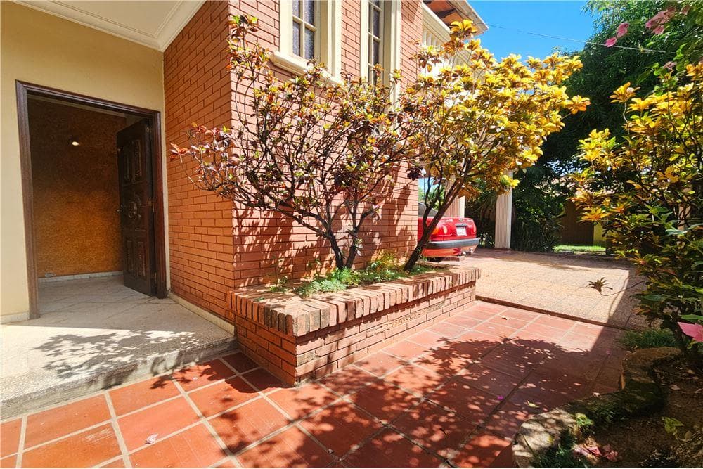 Casa en esquina con gran potencial comercial, foto 3