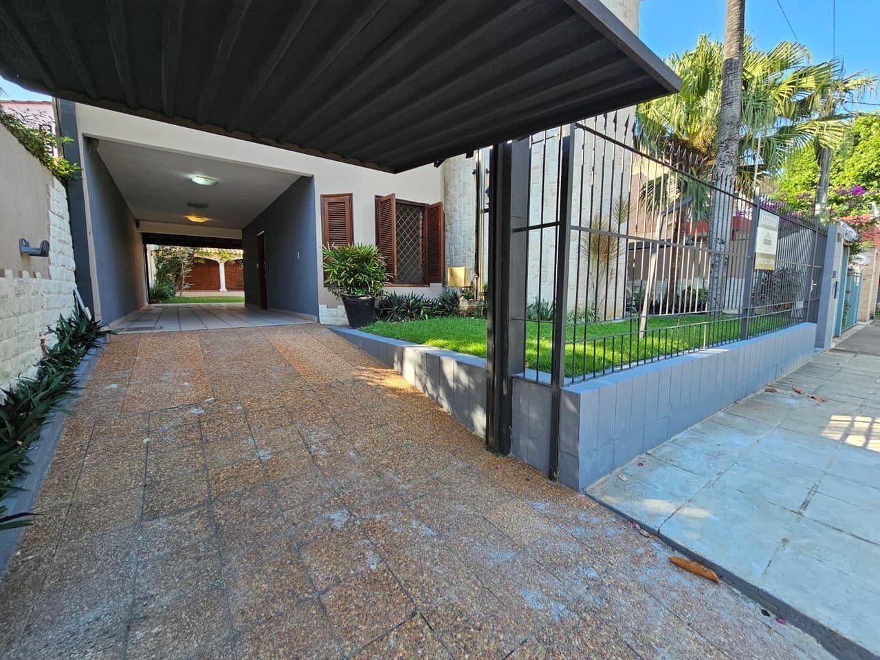 Casa de 4 dormitorios con piscina en Lambaré, barrio kennedy — foto 3