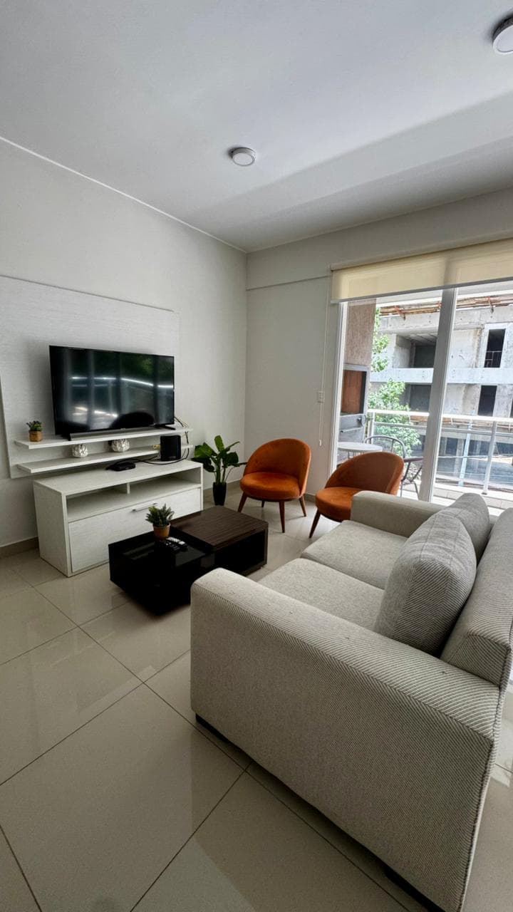 Amplio Dpto Amoblado De 2 Habit En Suite En Villa Morra — foto 2