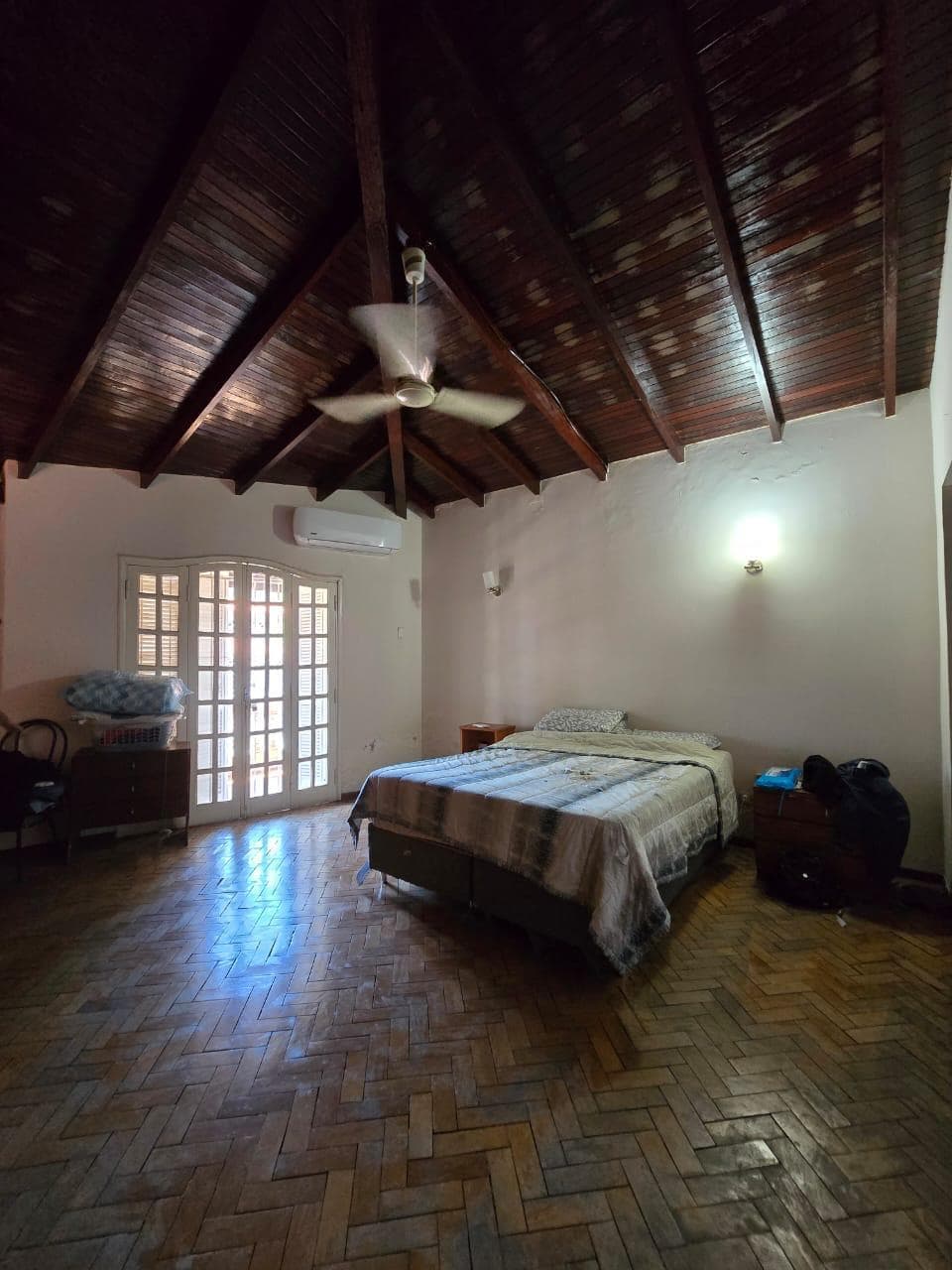 AMPLIA CASA con solida construccion y excelente ubicacion, foto 2