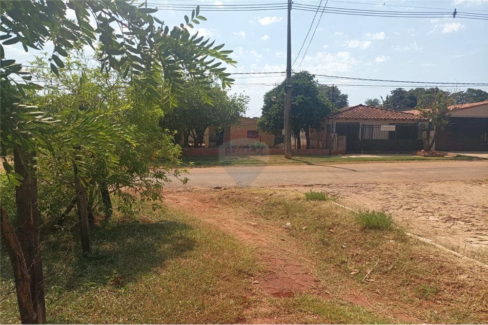 Casa en esquina en laurelty Luque, foto 2