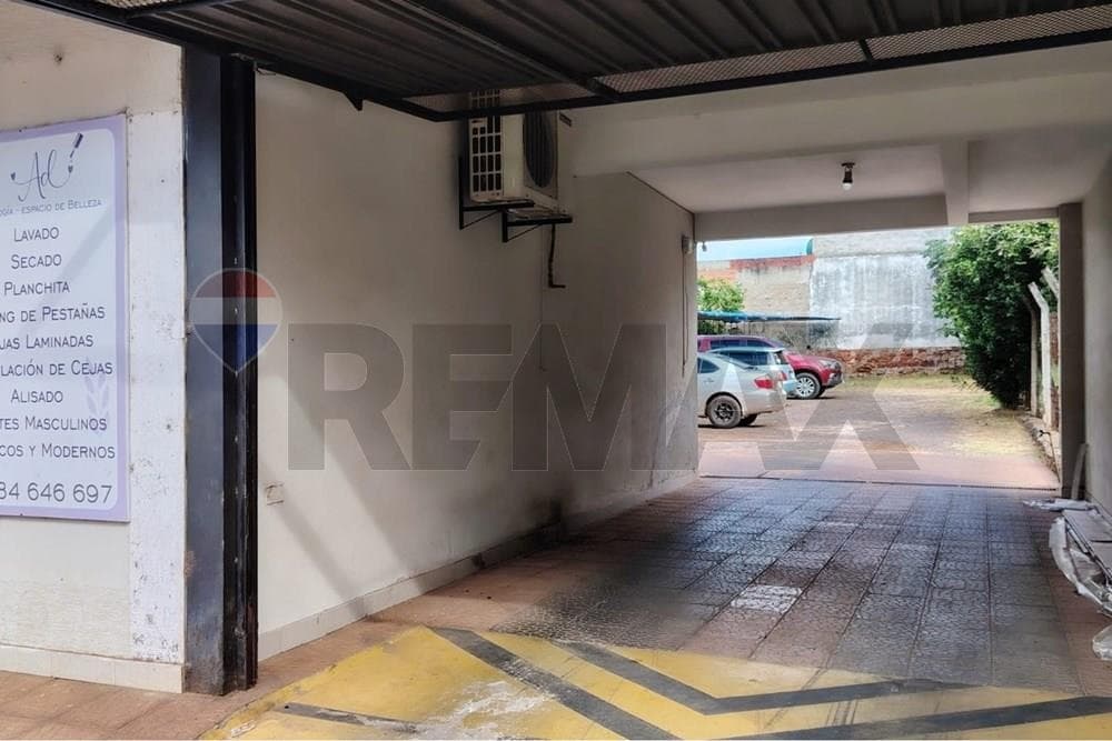 casa con salón comercial y 2 departamentos – Itauguá — foto 2