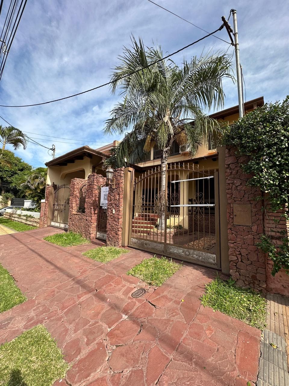 Residencia de 3 dormitorios de 2 pisos- barrio Jara, foto 1