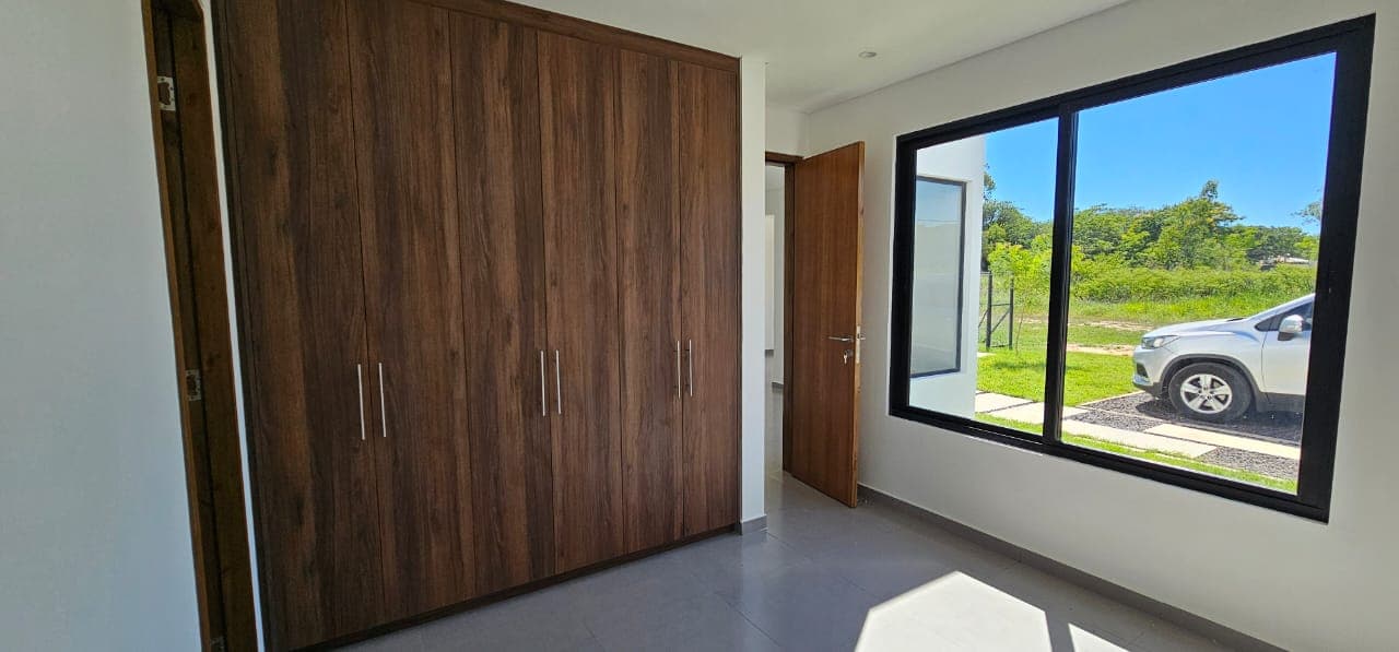 Casa en alquiler de 3 dormitorios en Mariano Roque Alonso, foto 1