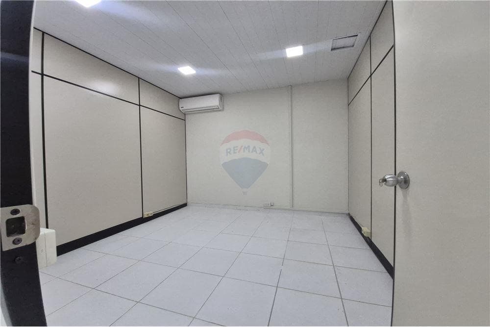 Oficina en alquiler — foto principal