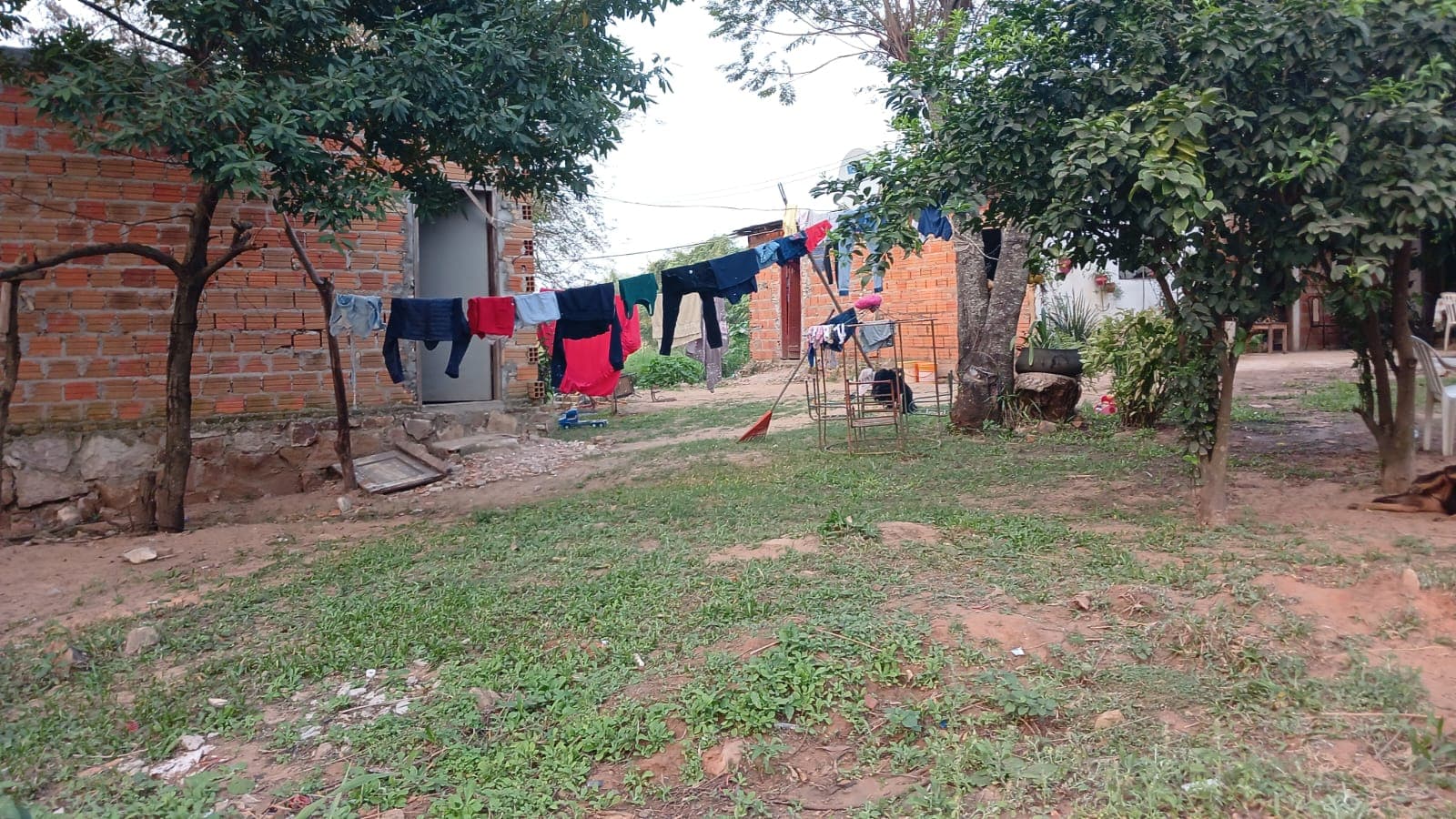 terreno con casita y un saloncito comercial en Limpio, foto 5