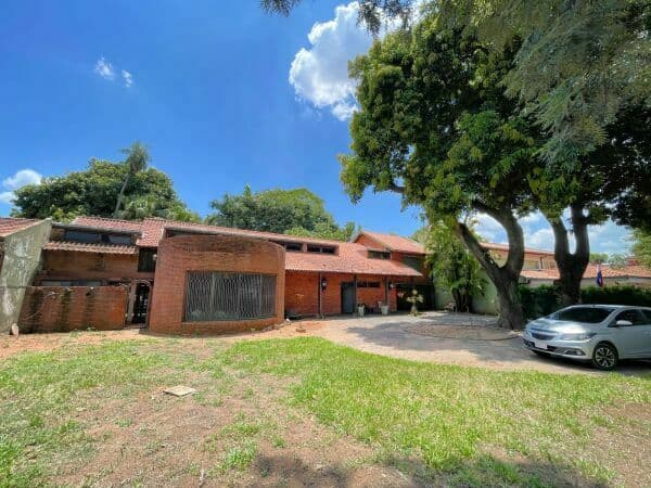 En alquiler amplia propiedad estilo colonial antiguo sobre la Avda. Mcal. López, foto 2