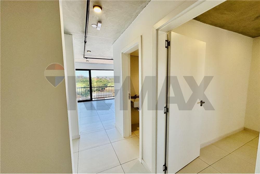 Departamento en Alquiler de 1 Dormitorio + Cochera En Las Mercedes, foto 2