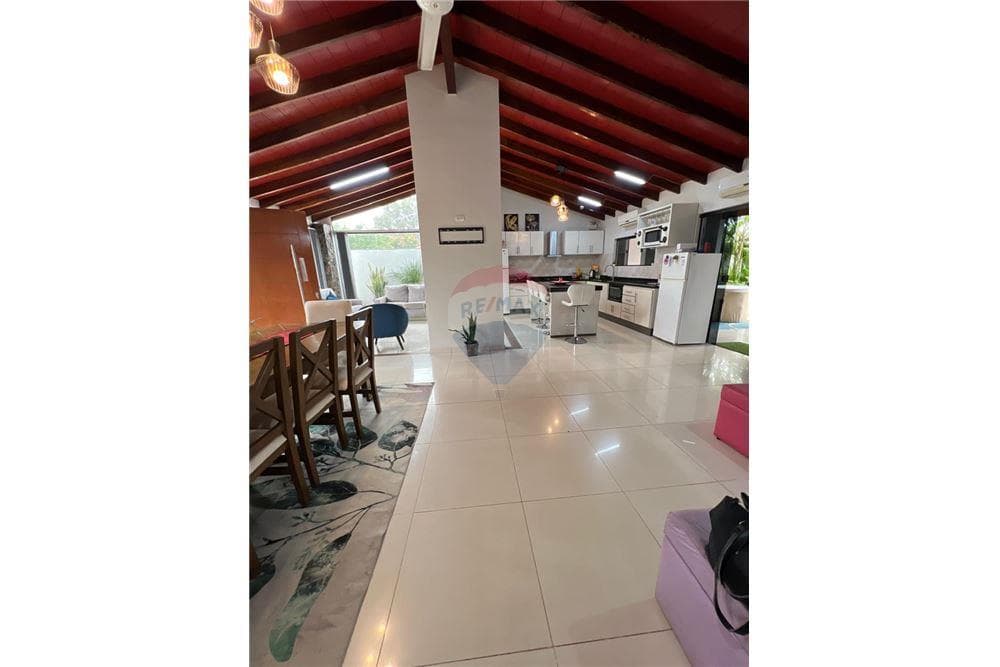 Hermosa y amplia casa con piscina zona barcequillo — foto 3