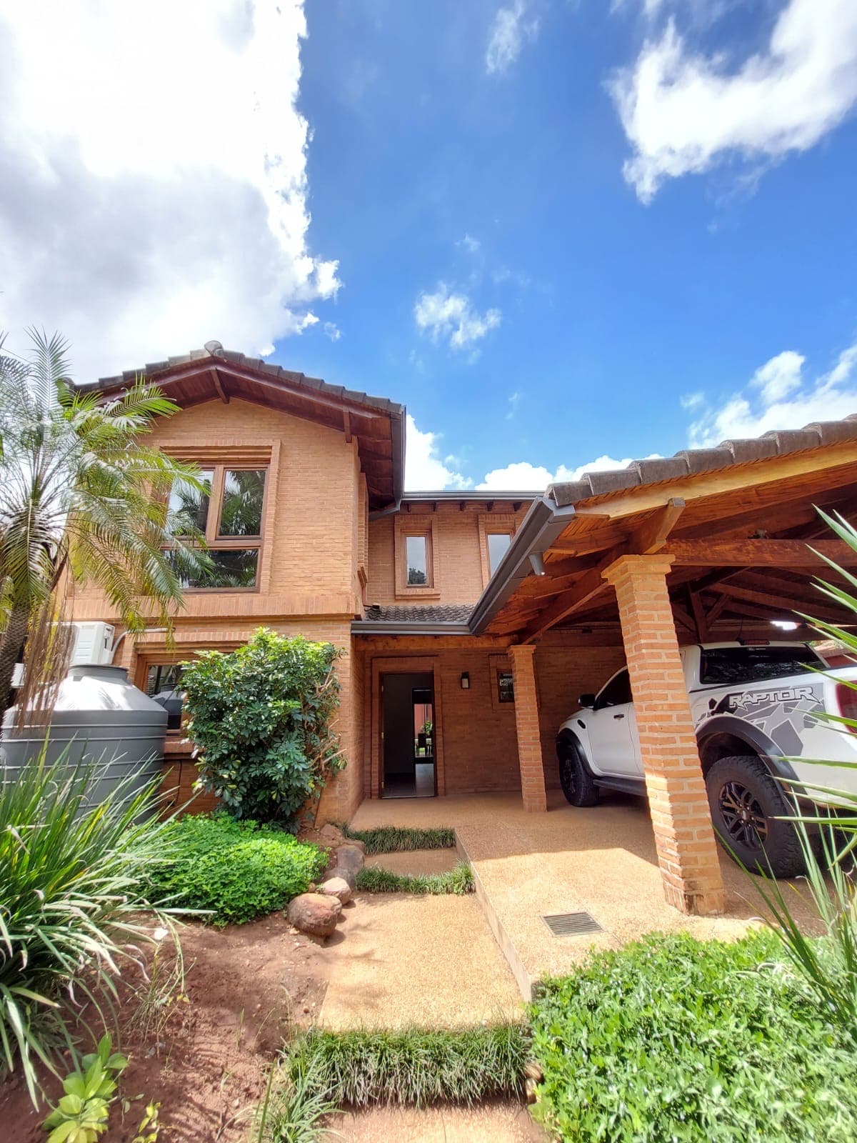 Barrio cerrado las piedras Luque en venta hermosa residencia