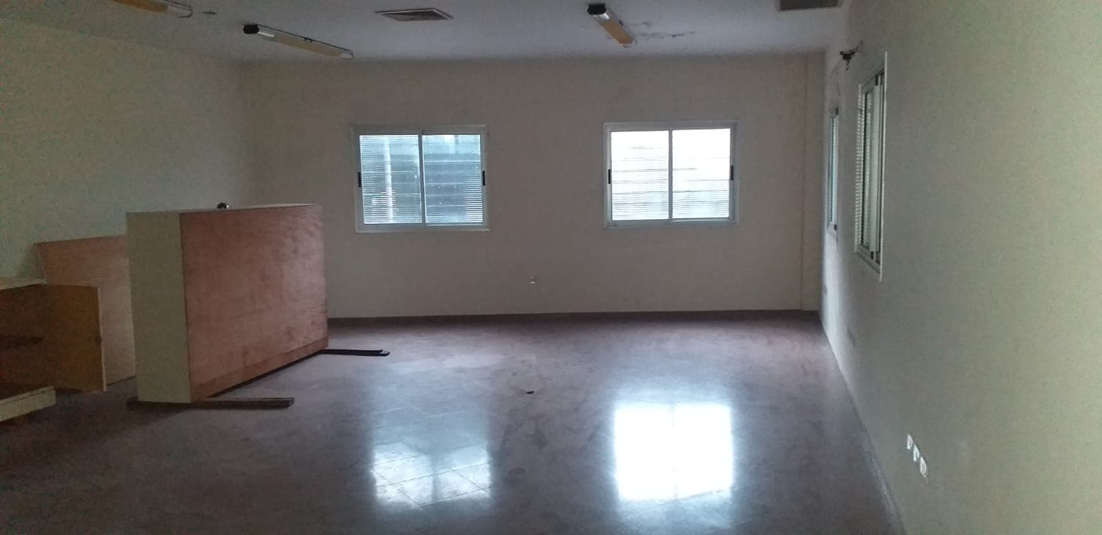 **tinglado y edificio comercial en alquiler – vista alegre** — foto 3