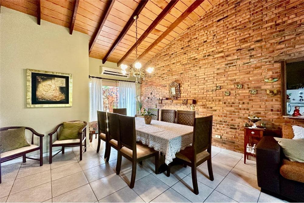 de hermosa casa en Luque, foto 4