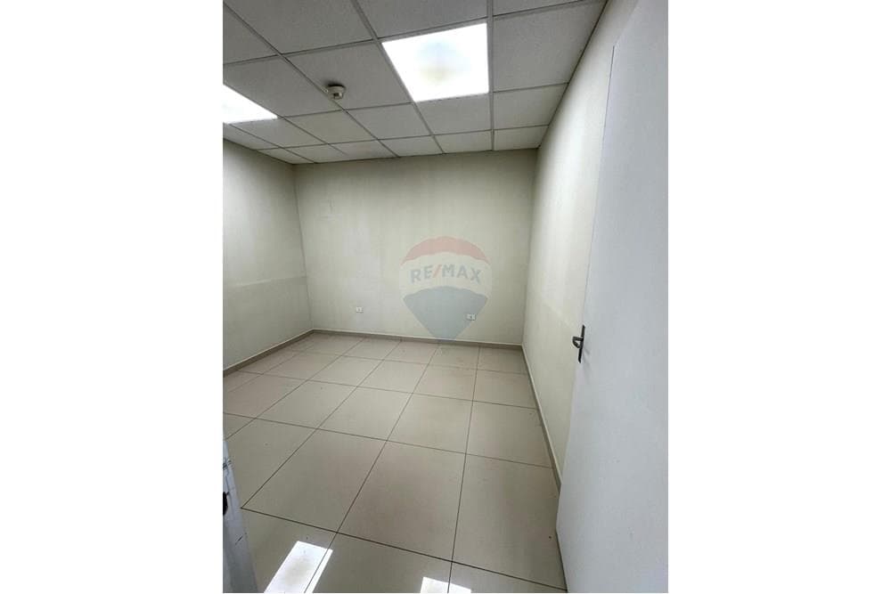 Local Comercial - Alquiler - Paraguay Central Luque, foto 3