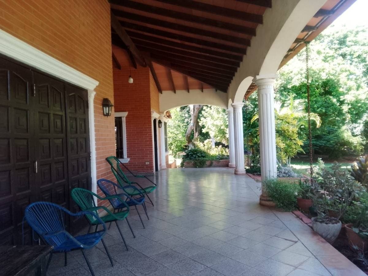 Alquilo casa en capiata